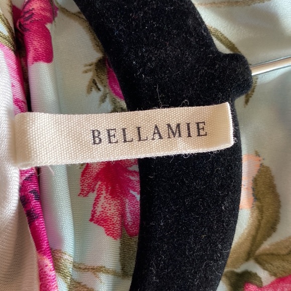 Bellamie Large Light Green with Vibrant Flower design. Sleeveless - Picture 7 of 8